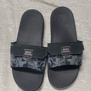 Reef Black and Gray Patterned Slide Sandals